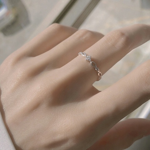 Pierścionek Cienki Srebrny Regulowany 925 Kryształki Diamentowe Ornament